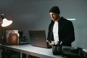 How Non-Technical Founders Can Hire Their First Engineer